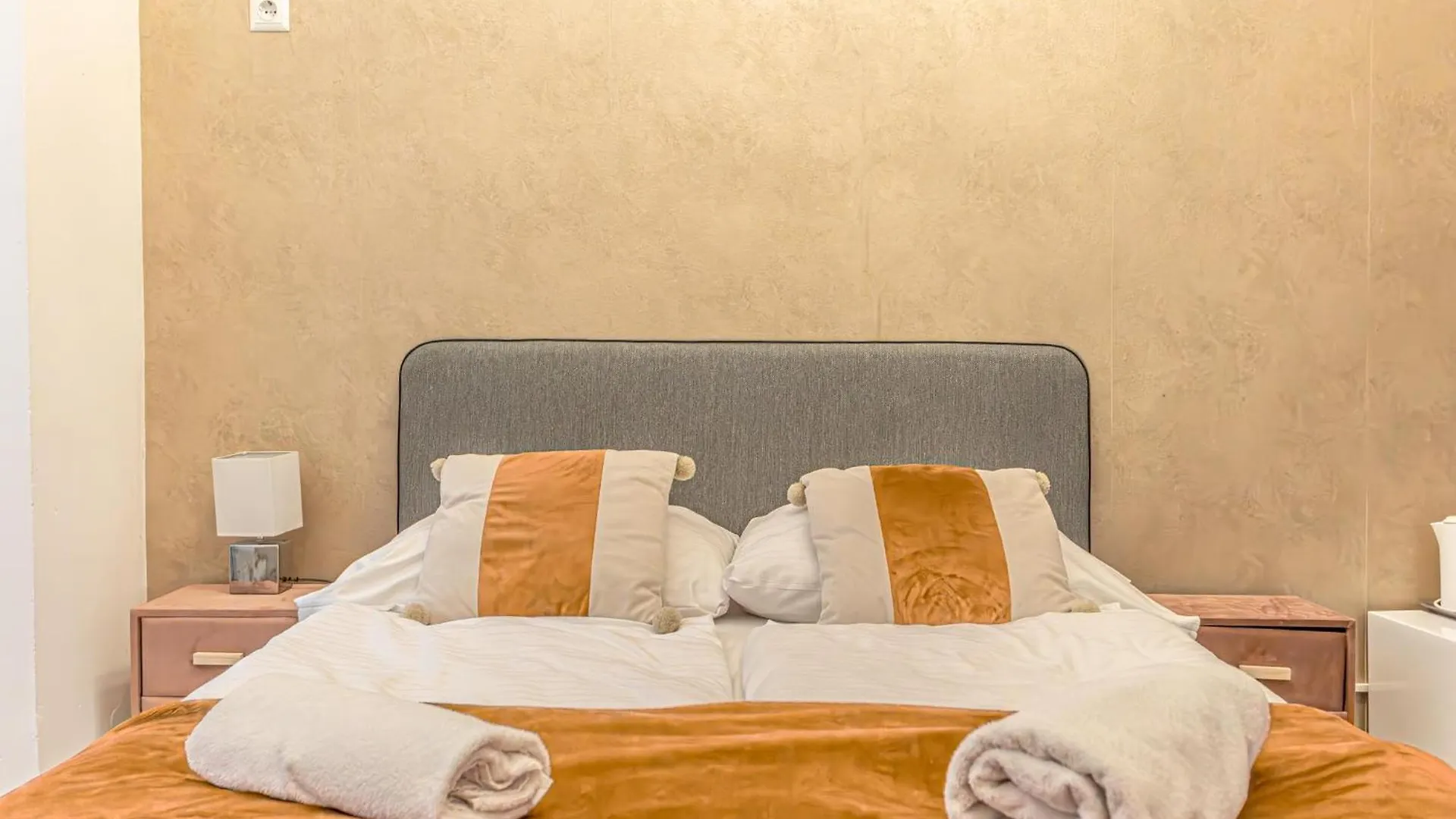 Superbly Central 9Br Complex Ideal For 25 People Viena Austria