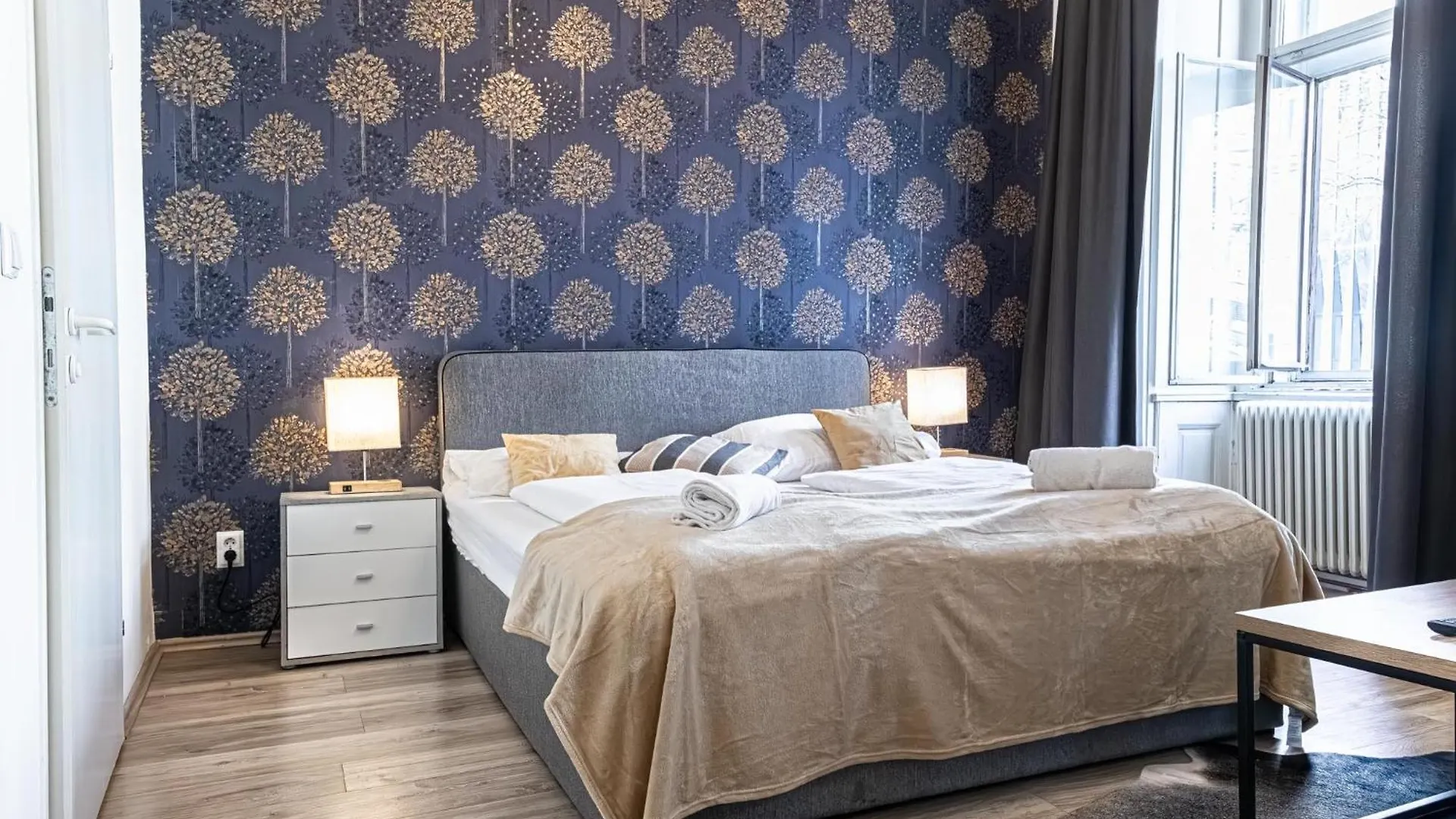 Superbly Central 9Br Complex Ideal For 25 People Viena 0*,