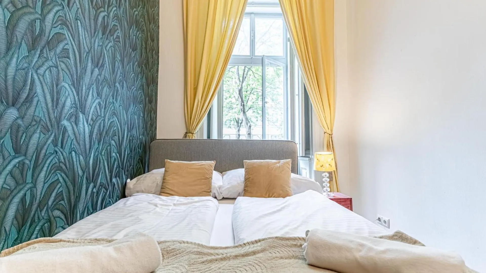 Superbly Central 9Br Complex Ideal For 25 People Viena 0*,
