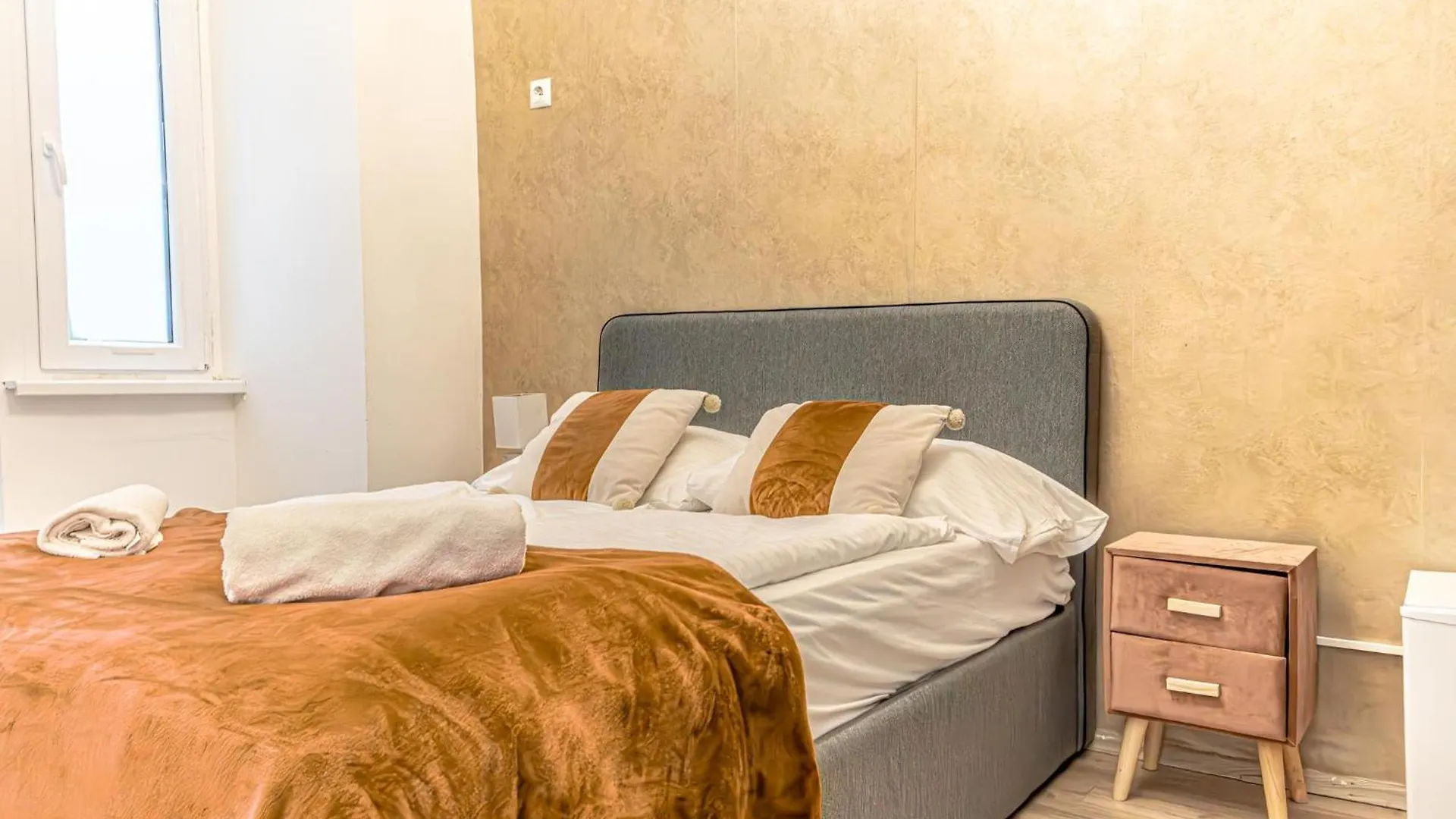 Superbly Central 9Br Complex Ideal For 25 People Viena Apartament