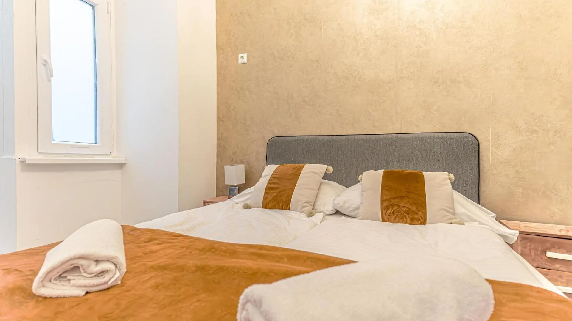 Superbly Central 9Br Complex Ideal For 25 People Viena Apartament