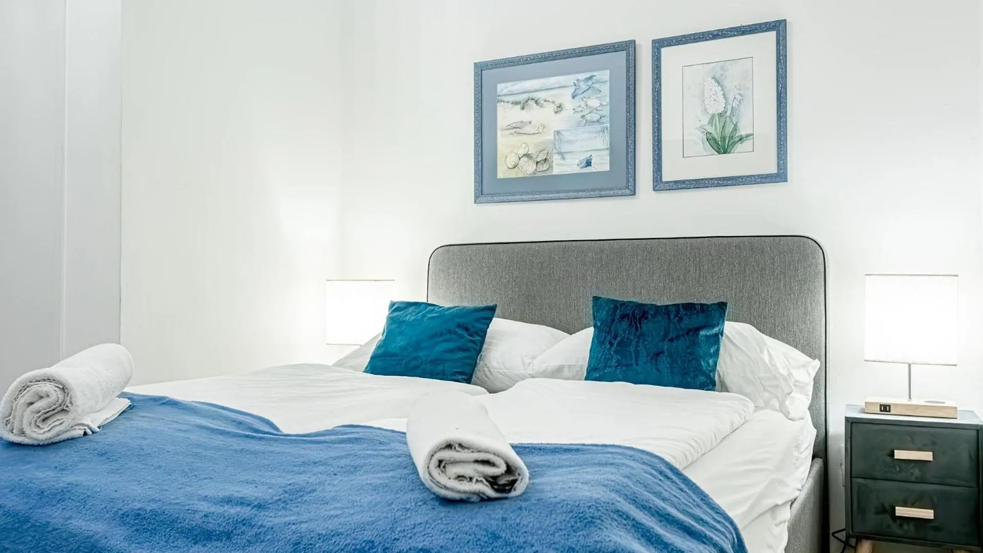 Superbly Central 9Br Complex Ideal For 25 People Viena