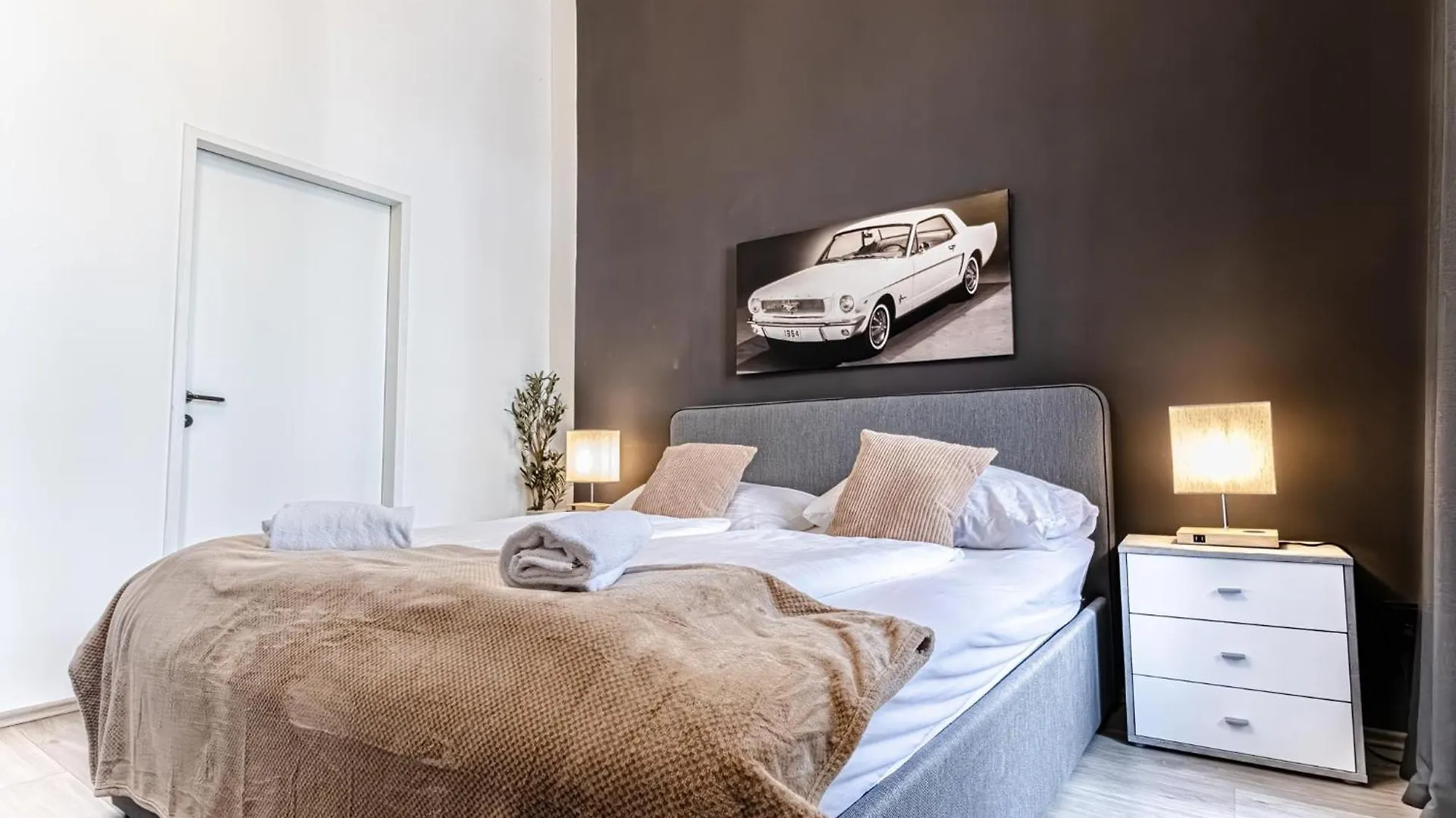 Superbly Central 9Br Complex Ideal For 25 People Viena Apartament