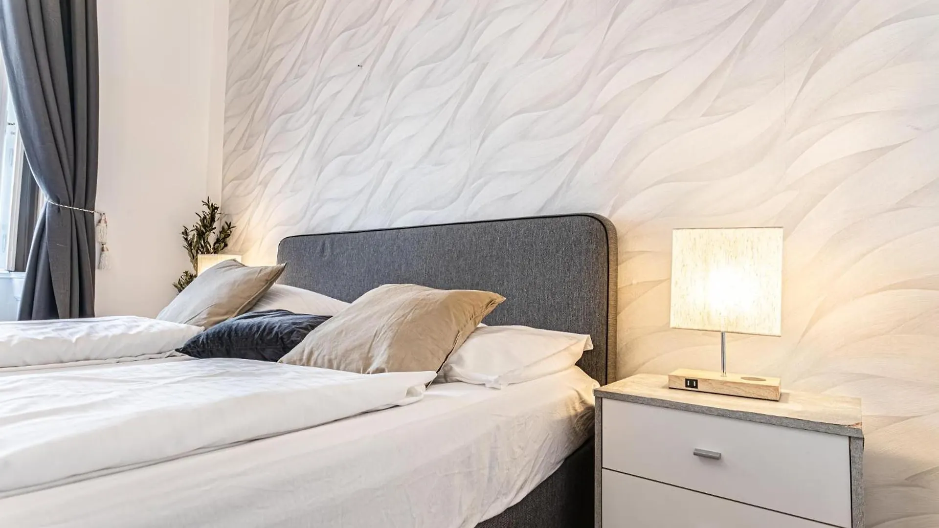 Superbly Central 9Br Complex Ideal For 25 People Viena