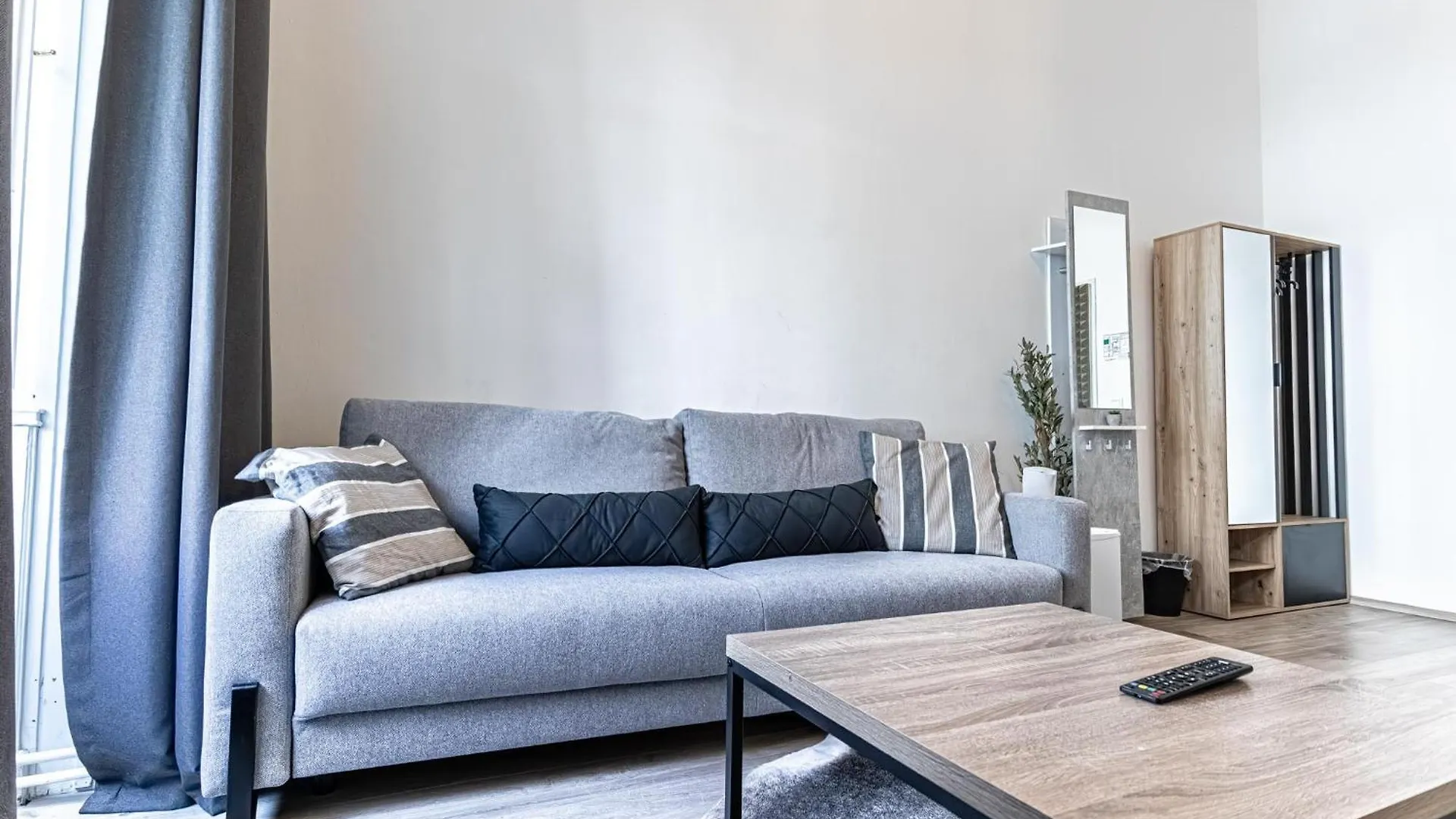 Superbly Central 9Br Complex Ideal For 25 People Viena 0*,  Austria