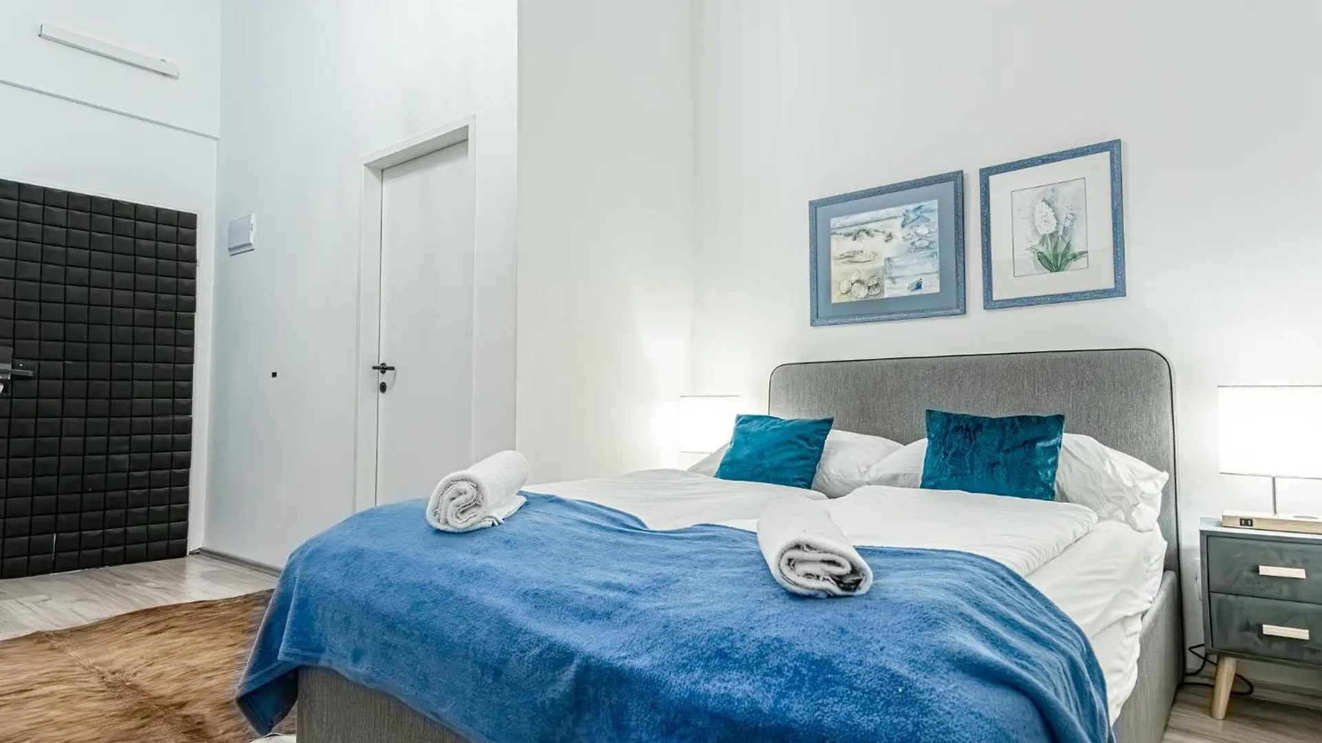 Superbly Central 9Br Complex Ideal For 25 People Viena 0*,